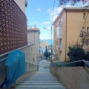appartamento-via-dei-glicini.hotelitalianriviera.com/