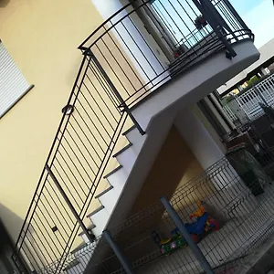 Yellow House Cir 12040 Casa vacanze